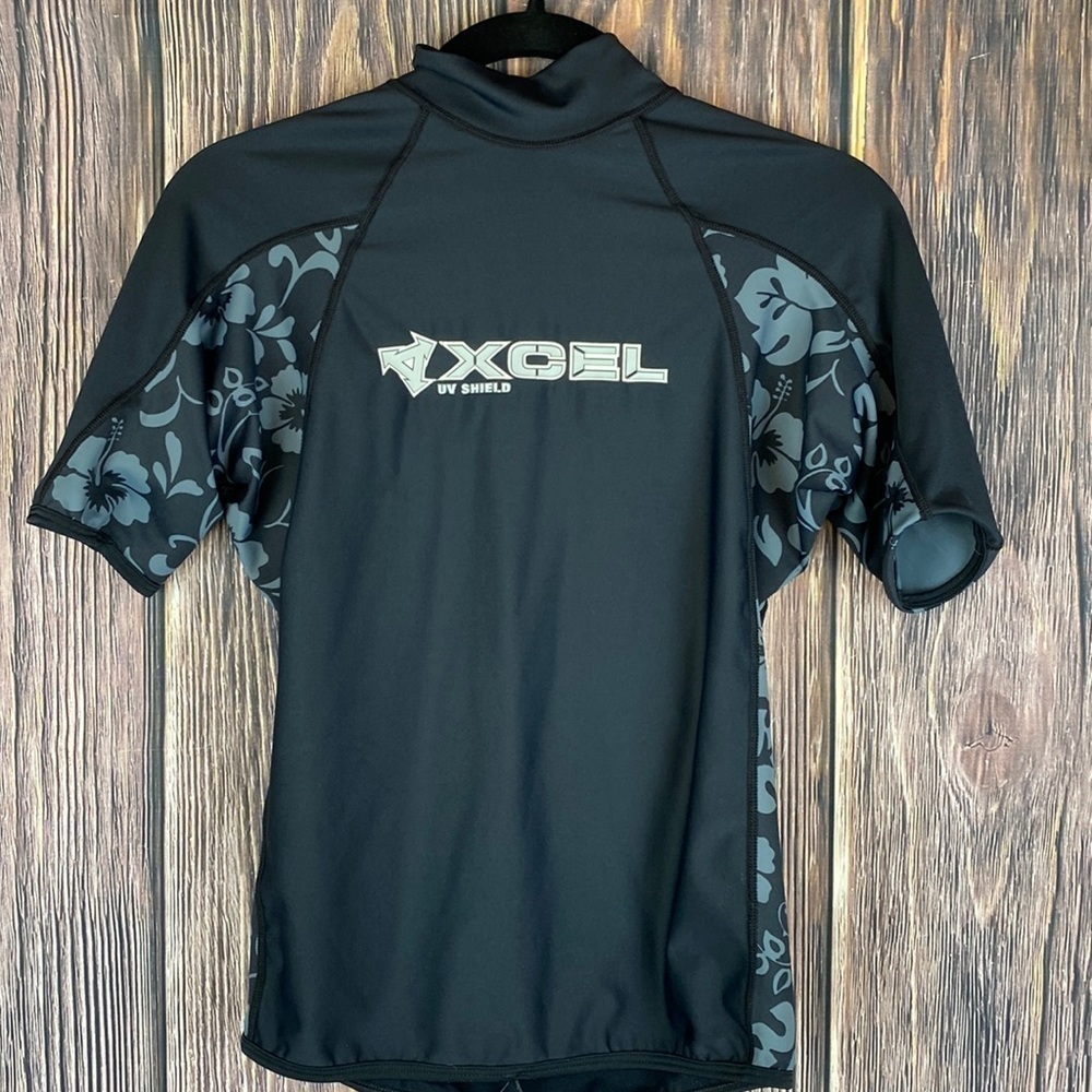 Woman’s Xcel UV Shield Black W/ Hibiscus Pattern Swim/Surf/Boat- Size Medium